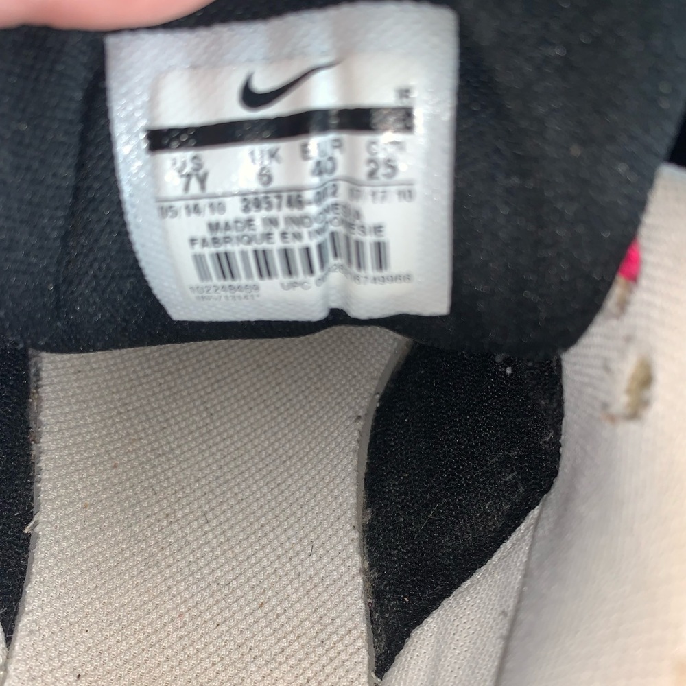Nike Black and Pink Shoes - Picture 10 of 10